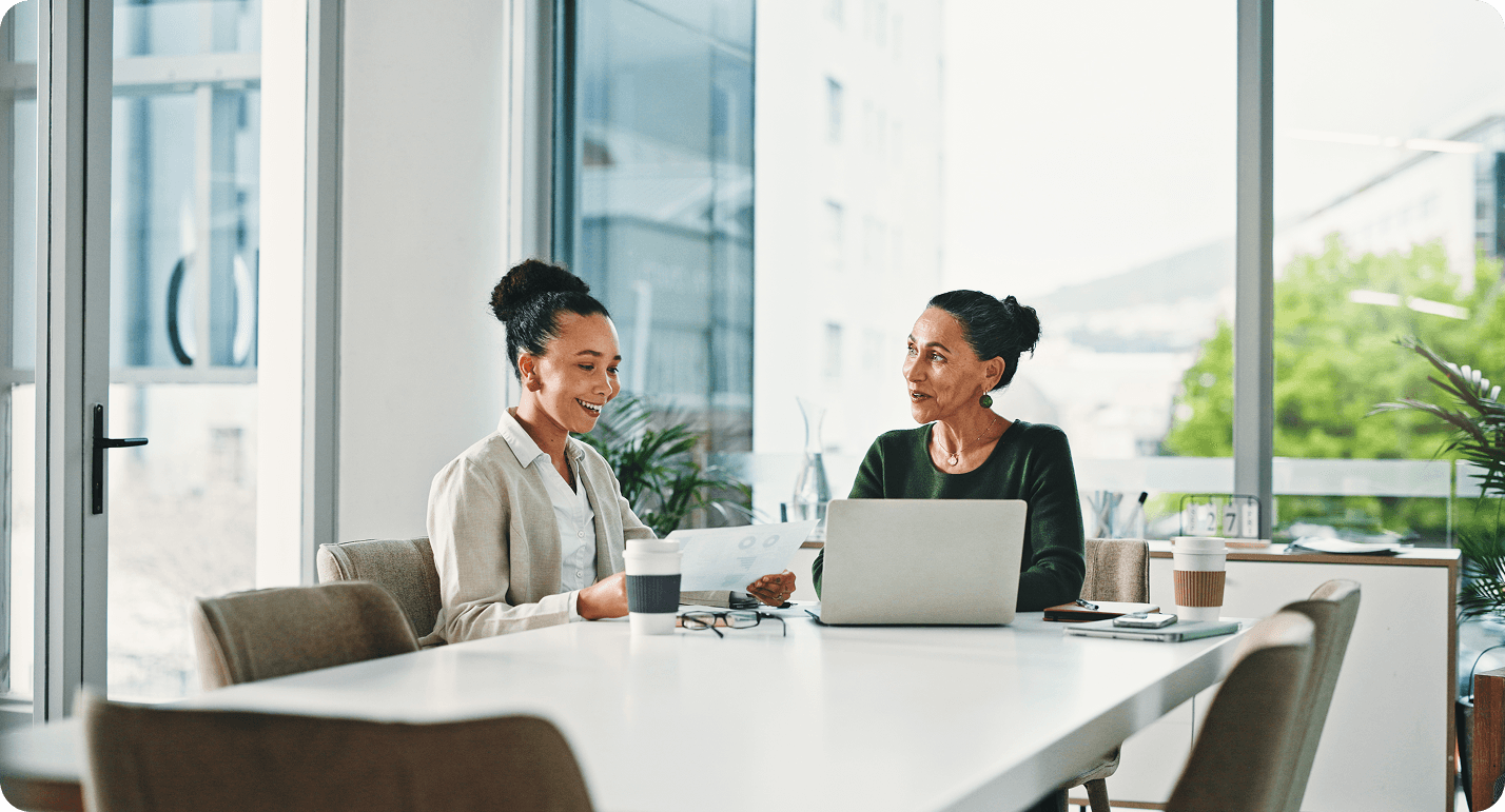 2 women meeting to discuss software